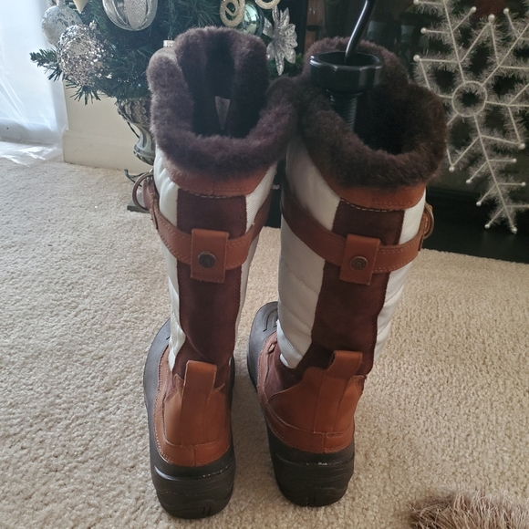 Snow Boots - Picture 3 of 6